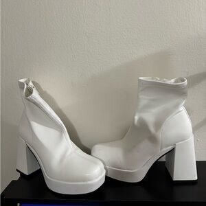 Mia white boots size 7.5